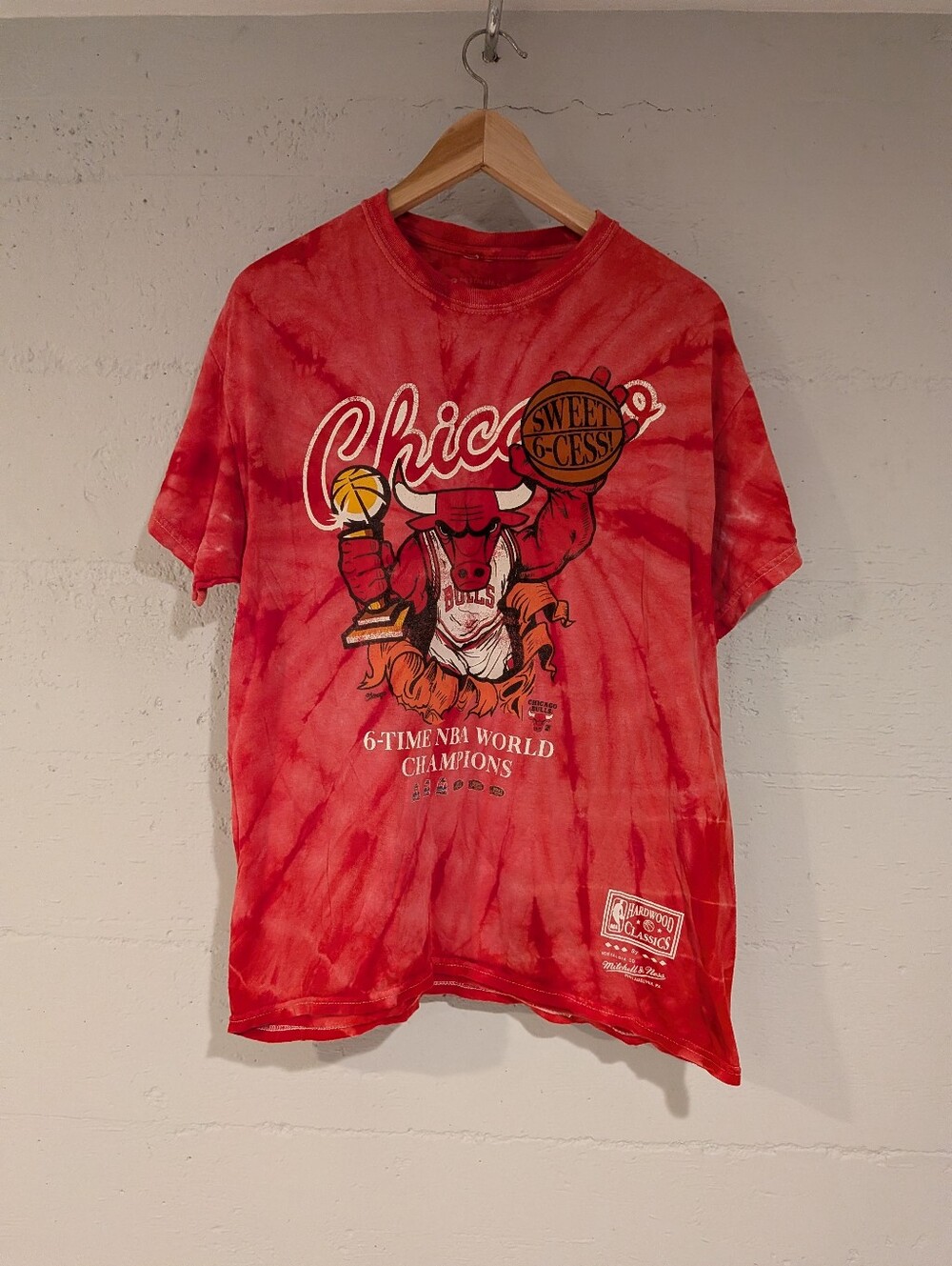 Mitchell Ness Chicago Bulls Hardwood Classics Tie Dye Sweet 6-cess Tee L NBA